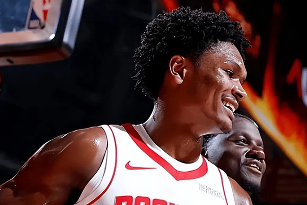 火箭大胜绿军迎四喜：阿门蜕变杜兰特稳定