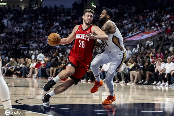 NBA季前赛综述：火箭<a href=/shipin/lanqiuzhibo/spurs/ target=_blank class=infotextkey>马刺</a><a href=/shipin/lanqiuzhibo/magic/ target=_blank class=infotextkey>魔术</a>领跑 新趋势与球队百态