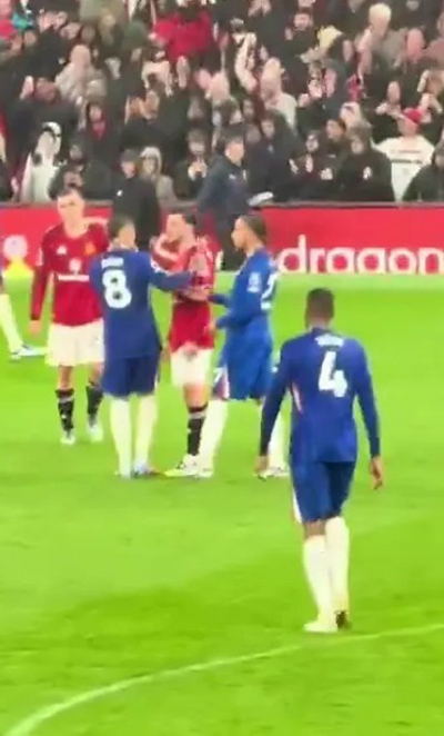 太阳报:芒特恩佐赛后再起冲突,曼联切尔西硝烟未散