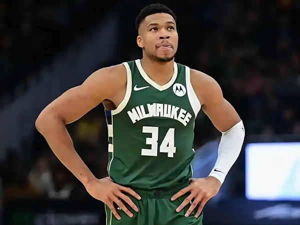 字母哥去留悬念:雄鹿困境与<a href=/shipin/lanqiuzhibo/warriors/ target=_blank class=infotextkey>勇士</a>的争夺机遇