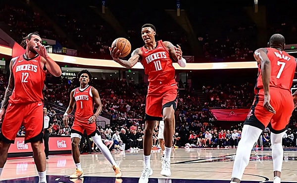 火箭季前赛3连胜：小贾巴里-史密斯攻防闪耀