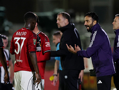 鲁尼直言:阿莫林接手后曼联“更糟了”,想夸都找不到词