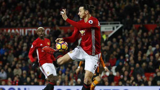 目前的伊布效力于<a href=/shipin/zuqiuzhibo/acmilan/ target=_blank class=infotextkey>AC米兰</a>，仍然是队内顶级前锋